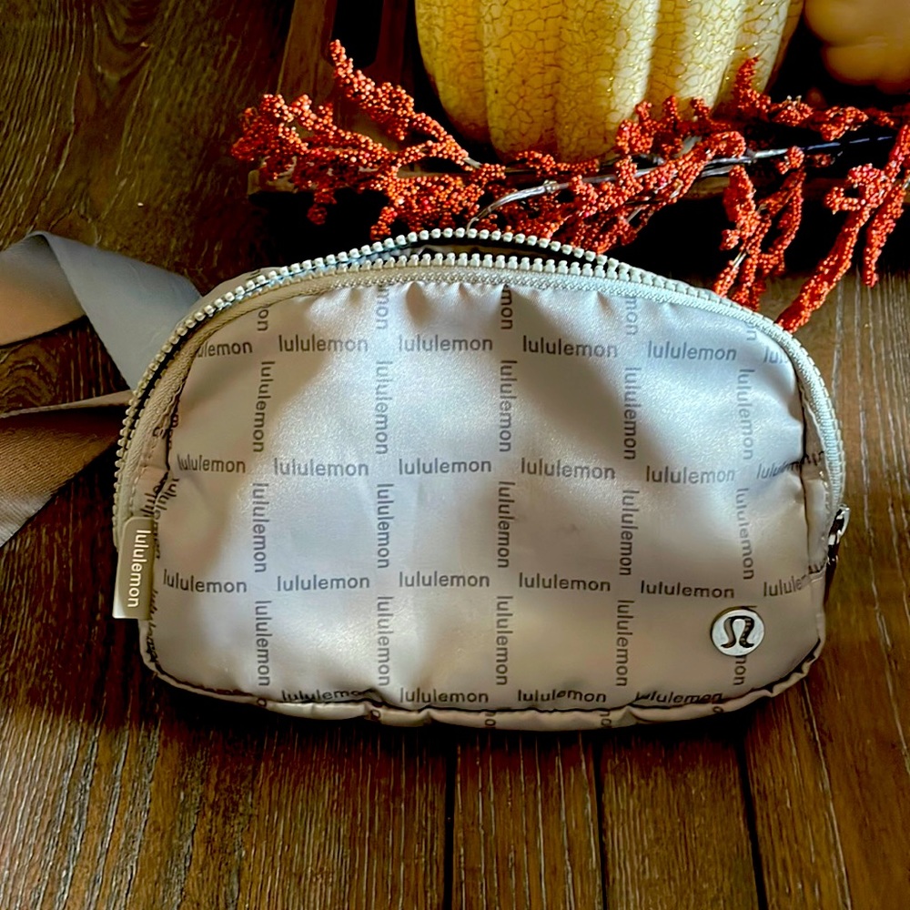 Lululemon Everywhere Belt Bag 1L